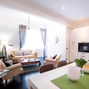 Rent In - Iv Novembre Apartment